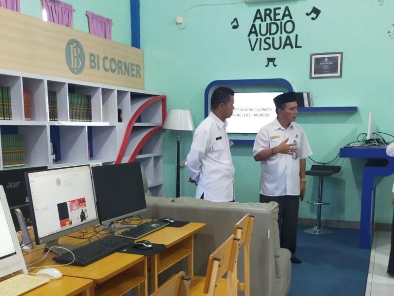 Tim Penilai Lomba Perpustakaan SMA/SMK/MA Tingkat Provinsi Sambangi SMAN 1 Mentok