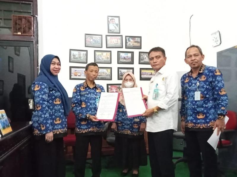 Kepala DKPUS Rakhmadi Terima 1.343 Arsip Statis Biro Hukum Pemprov Babel