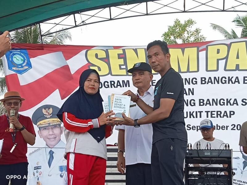 DKPUS Babel Berikan Bantuan Hibah Buku ke Perpusdes Bukit Terap, Diserahkan Pj Gubernur