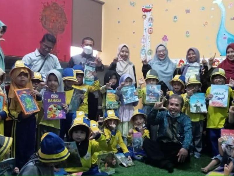 Puluhan Anak TK Alfazza Islamic Scool Kunjungi Perpustakaan Provinsi 