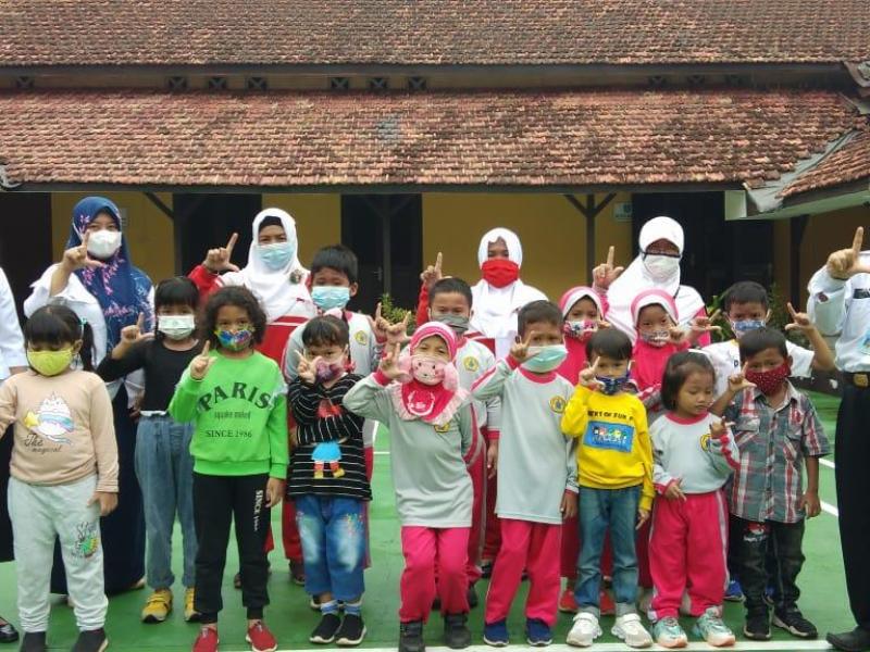 Kunjungi Perpusprov, Anak-anak PAUD Ceria Antusias Dengarkan Cerita “Legenda Ikan Patin” 