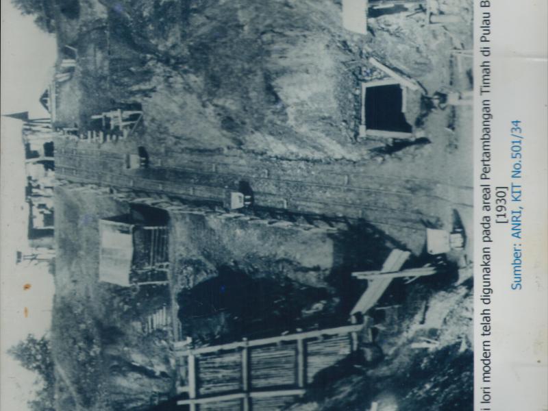 Alat transportasi lori modern telah digunakan pada areal pertambangan timah di Pulau Biliton (Belitong), tahun 1930