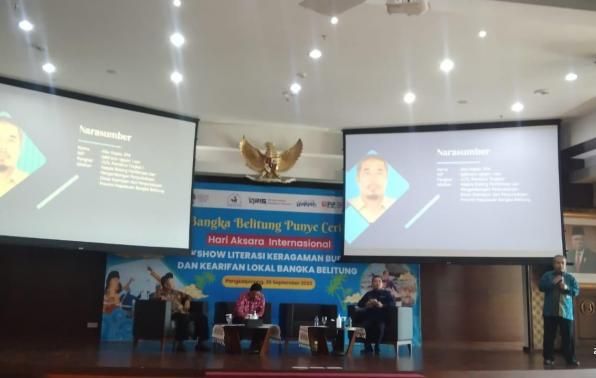 Kabid Pembinaan dan Pengembangan Perpustakaan DKPUS Babel saat memaparkan materi. Kabid Pembinaan dan Pengembangan Perpustakaan DKPUS Babel saat memaparkan materi.