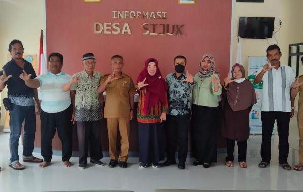 Tim DKPUS Babel bersama Kades dan Tokoh Masyarakat Desa Sijuk. 