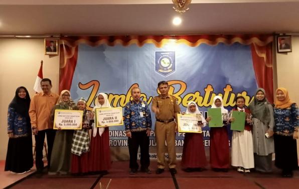 Kepala DKPUS Babel foto bersama para Juara Lomba Bertutur Siswa SD/MI tingkat Provinsi Babel Tahun 2023. Kepala DKPUS Babel foto bersama para Juara Lomba Bertutur Siswa SD/MI tingkat Provinsi Babel Tahun 2023.