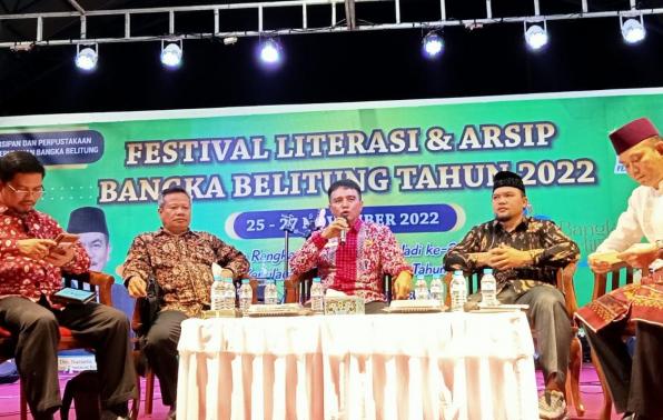 Pelaksanaan Talkshow Literasi menghadirkan empat narasumber berkompeten di Alun-alun Taman Merdeka Pangkalpinang, Babel, Sabtu (26/11/2022) malam.