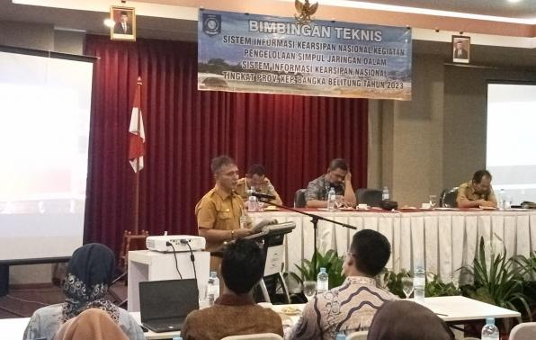 Kepala DKPUS Babel Rakhmadi saat membuka sekaligus memberikan sambutan pada Pembukaan Bimtek SIKN Tingkat Provinsi Babel, Senin (4/12/2023). Kepala DKPUS Babel Rakhmadi saat membuka sekaligus memberikan sambutan pada Pembukaan Bimtek SIKN Tingkat Provinsi Babel, Senin (4/12/2023).