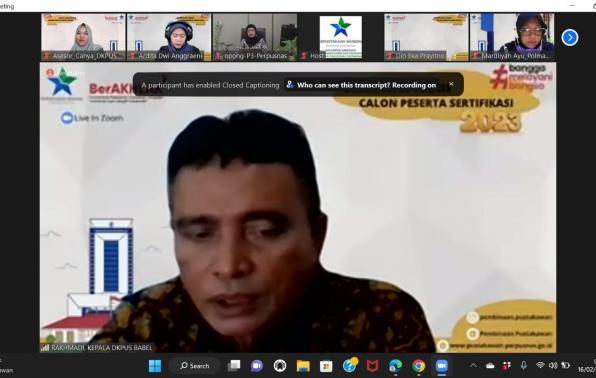Rakhmadi Kepala DKPUS Provinsi Babel saat menyampaikan sambutan  sekaligus membuka Bimtek Calon Peserta Sertifikasi Pustakawan Provinsi Babel, Kamis (16/2/2023) via zoom meeting. 