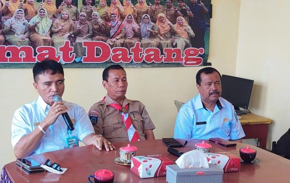 Kepala DKPUS Babel Rakhmadi saat memberikan motivasi kepada Pengelola Perpustakaan SMP se Kabupaten Belitung, Rabu 14 Agustus 2024.