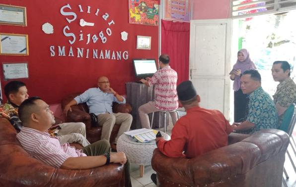 Komisi I DPRD Babel bersama Tim DKPUS Babel saat mengunjungi Perpustakaan SMAN 1 Namang, Bangka Tengah, Kamis (28/3/2024). Komisi I DPRD Babel bersama Tim DKPUS Babel saat mengunjungi Perpustakaan SMAN 1 Namang, Bangka Tengah, Kamis (28/3/2024).