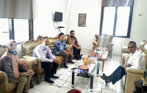 Kepala DKPUS Babel Dr Asyraf Suryadin menerima kunjungan Kepala Kantor Bahasa Perwakilan Babel.