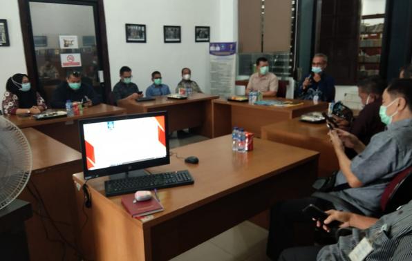 Kepala DKPUS Babel Asyraf Suryadin saat beraudiensi dengan Anggota Komisi I DPRD Beltim.