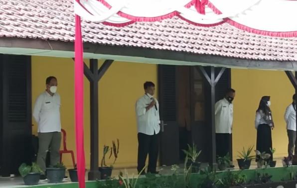 Kepala DKPUS Babel Rakhmadi saat memimpin Apel Pagi Pegawai di Lingkungan DKPUS Babel, Rabu (14/7/2021).
