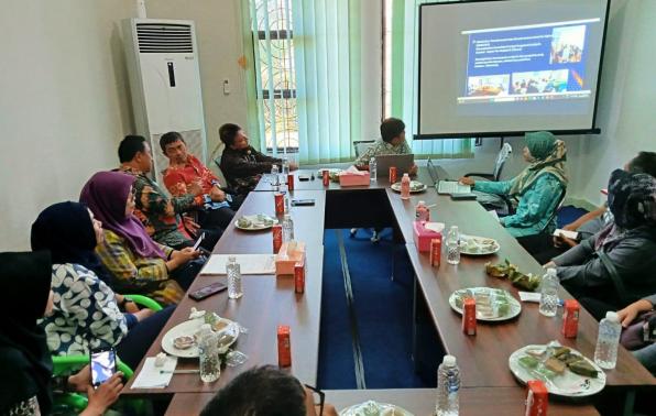 Kepala DKPUS Babel bersama Kabupaten/Kota di Babel mendengarkan paparan Kepala DPK Beltim terkait Pembangunan kearsipan di Beltim, Kamis (14/9/2023). Kepala DKPUS Babel bersama Kabupaten/Kota di Babel mendengarkan paparan Kepala DPK Beltim terkait Pembangunan kearsipan di Beltim, Kamis (14/9/2023).