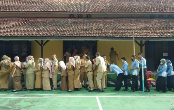 Kadis KPUS Babel halal bihalal bersama Pegawai DKPUS babel.