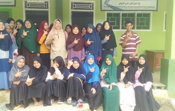 Tim Pusling Provinsi Babel foto bersama siswa dan pimpinan MA Maduinatul Ilmi Bangka Barat, Senin (24/10/2022).