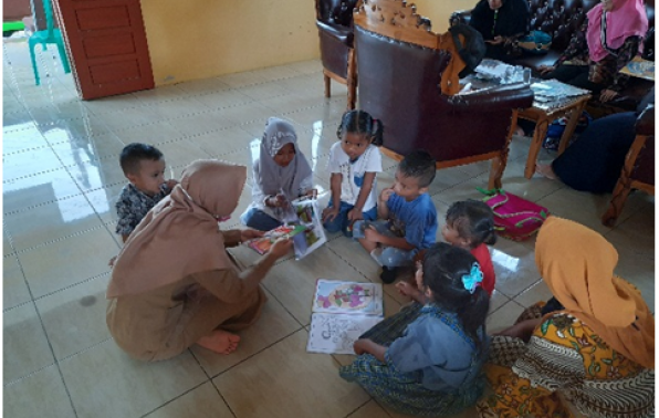 Kegiatan Pelayanan Pusling di Pangkal Buluh, Kecamatan Payung, Bangka Selatan, juga diisi Layanan Story Telling bercerita. 