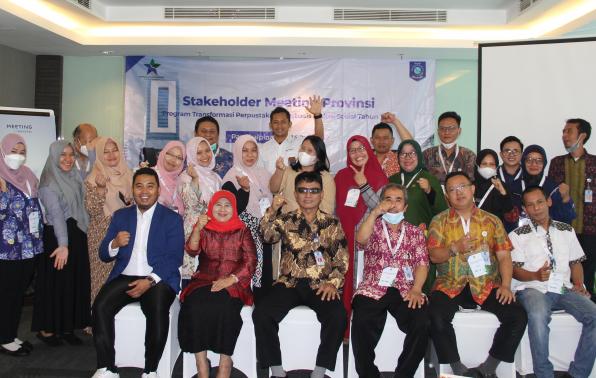 Para stakeholder di Babel foto bersama dalam kegiatan stakeholder meeting yang berlangsung di Hotel Novotel, Bangka, Babel, Kamis (14/7/2022).