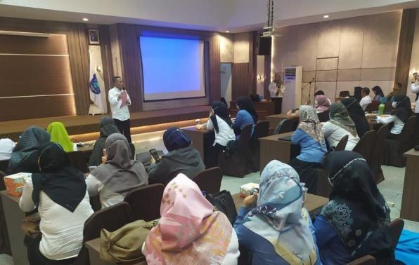 Kepala DKPUS Babel Rakhmadi memberikan pengarahan di acara penutupan Bimtek Penerapan Aplikasi SRIKANDI, Rabu (3/8/2022). Kepala DKPUS Babel Rakhmadi memberikan pengarahan di acara penutupan Bimtek Penerapan Aplikasi SRIKANDI, Rabu (3/8/2022).