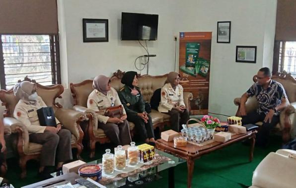  Tim Setjen Kemenhan RI saat diterima Sekretaris, Kabid, fungsional pustakawan dan arsiparis DKPUS Babel, Kamis (13/10/2022).