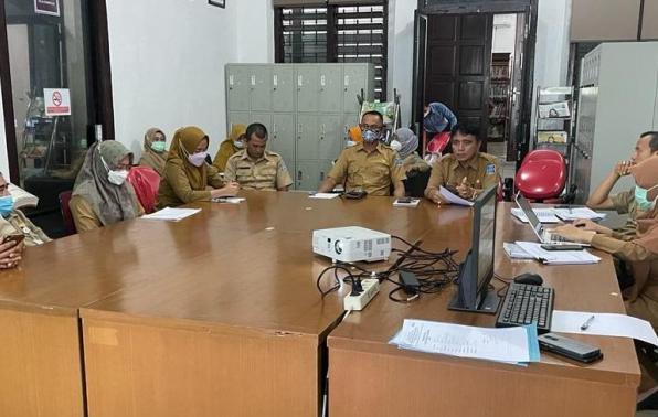 Kepala DKPUS Babel saat membuka Sosialisasi Aplikasi Mbizmarket yang dilakukan Biro Pengadaan Barang/Jasa terhadap Jajaran DKPUS Babel, Selasa (19/4/2022). Kepala DKPUS Babel saat membuka Sosialisasi Aplikasi Mbizmarket yang dilakukan Biro Pengadaan Barang/Jasa terhadap Jajaran DKPUS Babel, Selasa (19/4/2022).