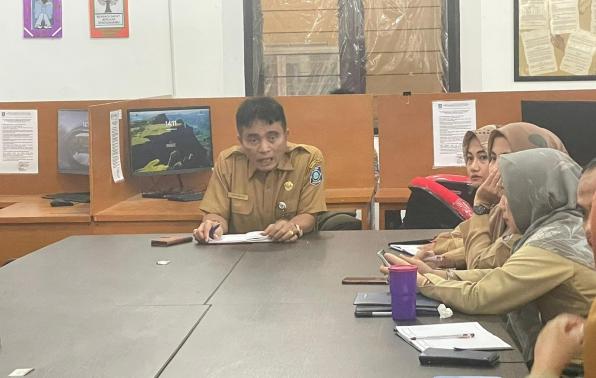 Kepala DKPUS Babel Rakhmadi rapat bersama para pustakawan di lingkup DKPUS Babel, Selasa (24/1/2023). Kepala DKPUS Babel Rakhmadi rapat bersama para pustakawan di lingkup DKPUS Babel, Selasa (24/1/2023).