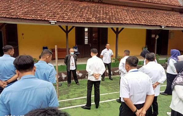 Plt Kadis DKPUS Yopi Wijaya saat menjadi Pembina Apel Pagi DKPUS, Rabu (6/11/2024).