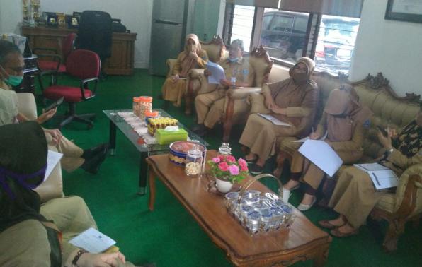Kepala DKPUS Babel Dr Asyraf Suryadin memimpin rapat persiapan Pemilihan Arsiparis Teladan Tingkat Provinsi Babel Tahun 2020.