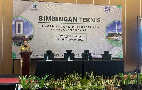 Kepala DKPUS Babel Rakhmadi memberikan pengarahan kepada Pengelola Perpustakaan Sekolah, dalam pembukaan Bimtek, Selasa (21/2/2023). Kepala DKPUS Babel Rakhmadi memberikan pengarahan kepada Pengelola Perpustakaan Sekolah, dalam pembukaan Bimtek, Selasa (21/2/2023).