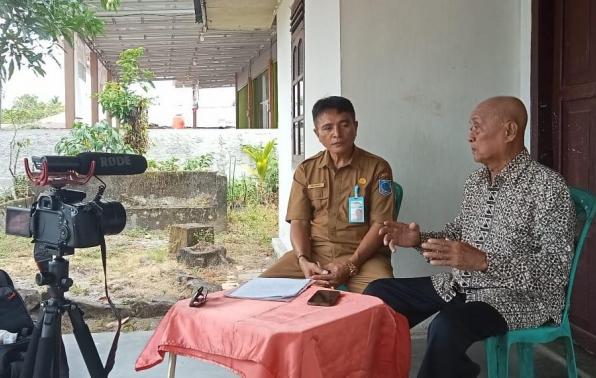 Tokoh Presidium Pemekaran Wilayah Beltim, Firdaus foto bersama Kadis DKPUS Babel Rakhmadi dan Tim, Senin (9/10/2023). 