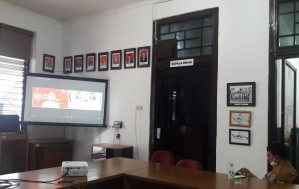 Kepala DKPUS Babel Rakhmadi saat mengikuti Pembukaan Lomba Bertutur Tingkat Nasional Tahun 2021.