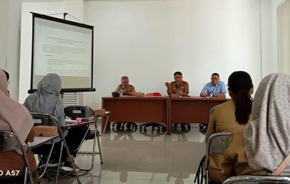 Kepala DKPUS Babel Rakhmadi memberikan sambutan saat menerima kunjungan Tim Setjen Kemendagri, Selasa (31/10/2023).