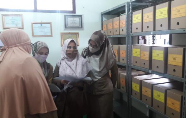 Tim DKPUS Babel saat melakukan penilaian kearsipan DKPUS, OPD, Pemdes/Kelurahan Kabupaten/Kota se-Babel.