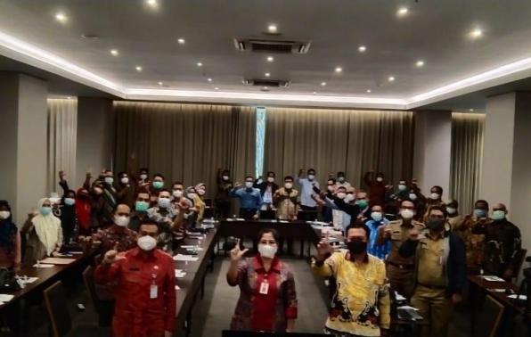 Kepala DKPUS Babel Asyraf Suryadin foto bersama Kepala DKPUS Provinsi se Indonesia selaku Peserta Rapat Asistensi dan Supervisi Peningkatan Indeks Gemar Membaca di Daerah, Rabu (28/4/2021). Kepala DKPUS Babel Asyraf Suryadin foto bersama Kepala DKPUS Provinsi se Indonesia selaku Peserta Rapat Asistensi dan Supervisi Peningkatan Indeks Gemar Membaca di Daerah, Rabu (28/4/2021).