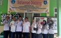 Kepala DKPUS Babel Rakhmadi bersama Tim Pembinaan Perpustakaan disambut Kepala SMAN 1 Simpang Pesak, Beltim, Rabu (27/3/2024).