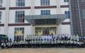 Para santri hidayatusslikin foto bersama di halaman Gedung Layanan Perpusprov Babel, Kamis (13/7/2023). 