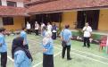 Kepala DKPUS Babel Rakhmadi memberikan pengarahan kepada pegawai DKPUS saat Apel Pagi, Rabu (3/1/2024).