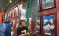 Kepala DKPUS Babel Rakhmadi saat menemukan foto arsip Masjid Wali Balitung di Museum Masjid Agung Jawa Tengah, Kamis (7/12/2023).