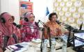Bunda Literasi Babel Sri Rahayu Mulya Naziarto saat menjadi narasumber bersama Kepala Kantoir Bahasa Babel M. Arsyad dan Kepala DPK Pangkalpinang Etik dalam Dialog Interaktif di Studio Mini RRI Lantai empat Kantor Gubernur Babel, Kamis (10/11/2022).