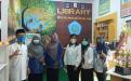 Tim Juri Lomba Perpustakaan SMA/SMK sederajat tingkat Provinsi Kepulauan Bangka Belitung Tahun 2021 foto bersama Kepsek dan Pengelola Perpustakaan KH Ahmad Dahlan SMAM TBI, Rabu (28/3/2021).