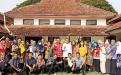 Kepala dinas dan pegawai DKPUS Babel foto bersama saat pelepasan purna tugas pegawai DKPUS dari PNS Babel, Kamis (3/11/2022). 