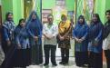 Tim Asesor Perpusnas bersama Kepsek dan Pengelola Perpustakaan SD Muhammadiyah Mentok, Babel, disela visitasi akreditasi.