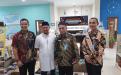 Kepala DKPUS Babel Rakhmadi bersama Ketua Komisi I DPRD Babel Ustaz Dede saat berkunjung ke SMA Negeri Sumsel, Jumat (15/3/2024).