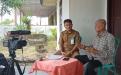 Tokoh Presidium Pemekaran Wilayah Beltim, Firdaus foto bersama Kadis DKPUS Babel Rakhmadi dan Tim, Senin (9/10/2023). 