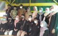 Rektor, Mahasiswa KKN Unmuh dan Pustakawan DKPUS Babel foto bersama.