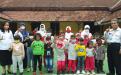 Guru dan anak-anak PAUD Ceria Gabek Dua Pangkalpinang foto bersama Kabid Pembinaan dan Pengembangan Perpustakaan DKPUS Babel, Pustakawan DKPUS Babel, Rabu (16/6/2021).