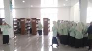 Santri Ponpes Modern Hidayatusslikin Pangkalpinang, Babel, saat belajar di Perprov Babel, Kamis (7/9/2023). 