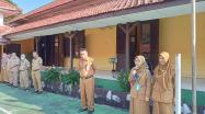  Lely, Pegawai DKPUS yang baru saat memperkenalkan diri dihadapan seluruh pegawai DKPUS Babel. 