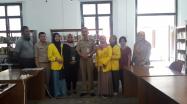 Kepala DKPUS Babel Dr Asyraf Suryadin foto bersama Mahasiswa PKL UT di DKPUS Babel.