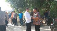  Kepala DKPUS Babel Rakhmadi bersama Pj Gubernur Babel Suganda Pandapotan Pasaribu di Kecamatan Lubuk Besar, Bangka Tengah.